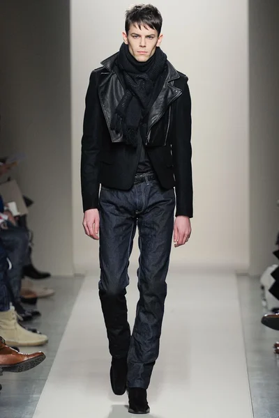 Look 10